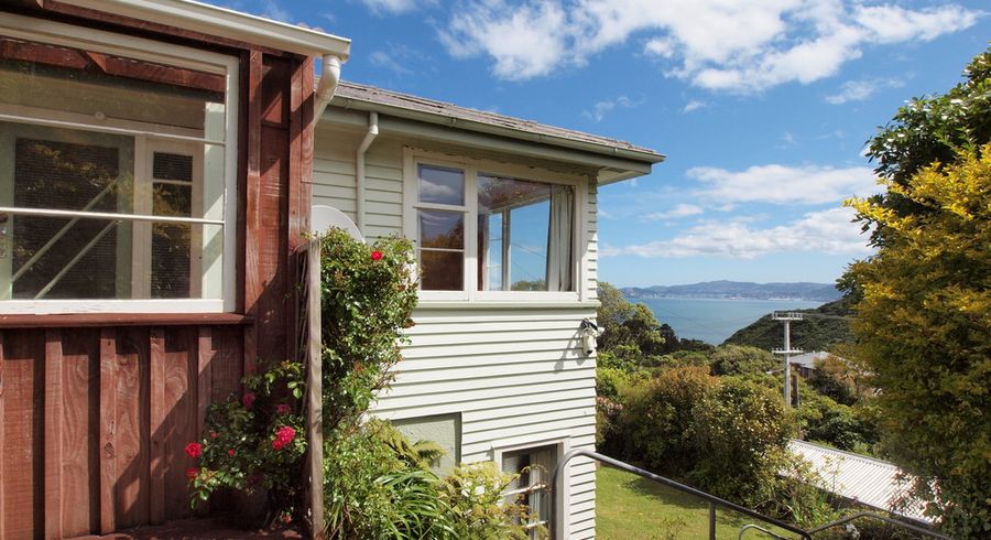  at 84 Korokoro Road, Korokoro, Lower Hutt