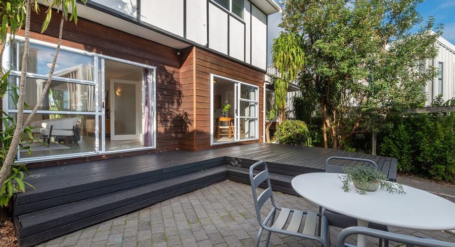  at 2/5 Stanley Ave, Milford, North Shore City, Auckland