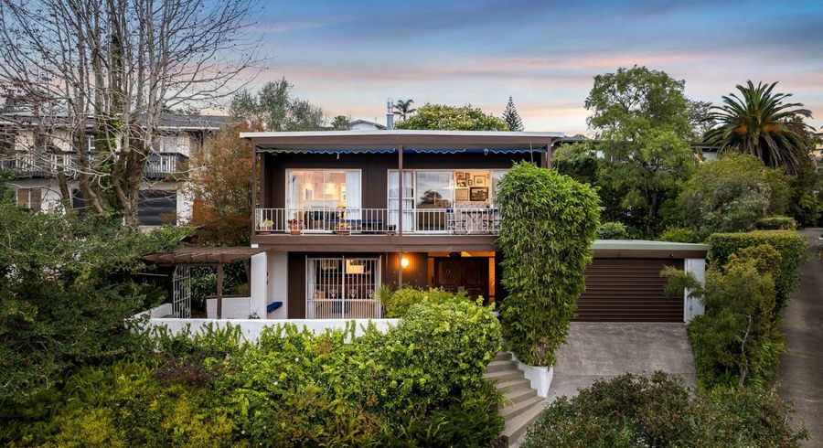  at 18 Surville Place, Mairangi Bay, North Shore City, Auckland