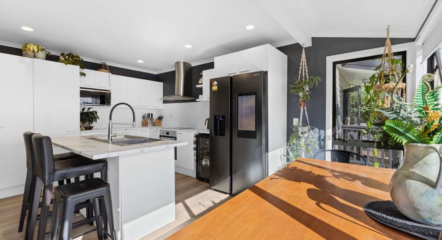  at 7 Waterloo Place, Westown, New Plymouth