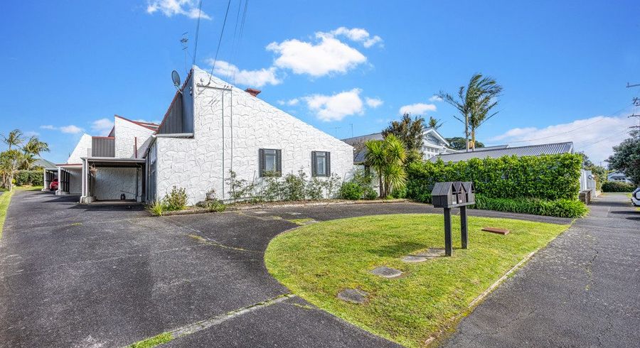  at 2/19 Seaview Avenue, Northcote Point, North Shore City, Auckland