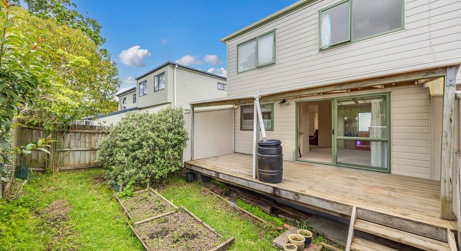  at 4/5 Kilham Avenue, Northcote, North Shore City, Auckland