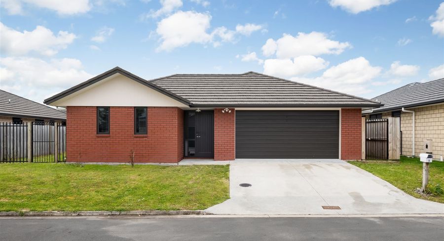  at 6 Oderings Place, Huntington, Hamilton