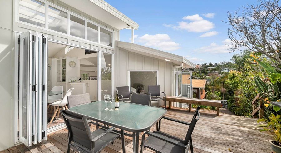  at 2/3 Tiri View Place, Waiake, North Shore City, Auckland