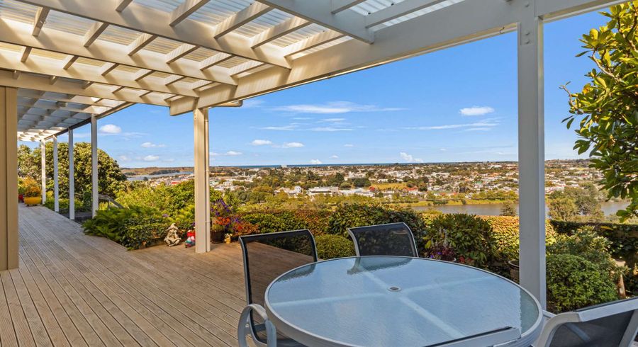  at 24 Wairere Road, Bastia Hill, Whanganui