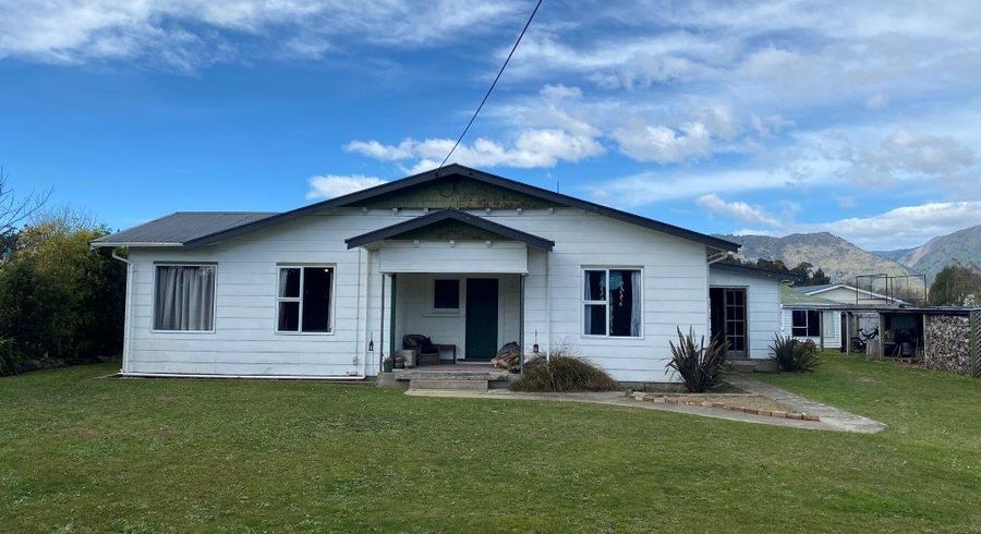  at 176 Commercial Street, Takaka