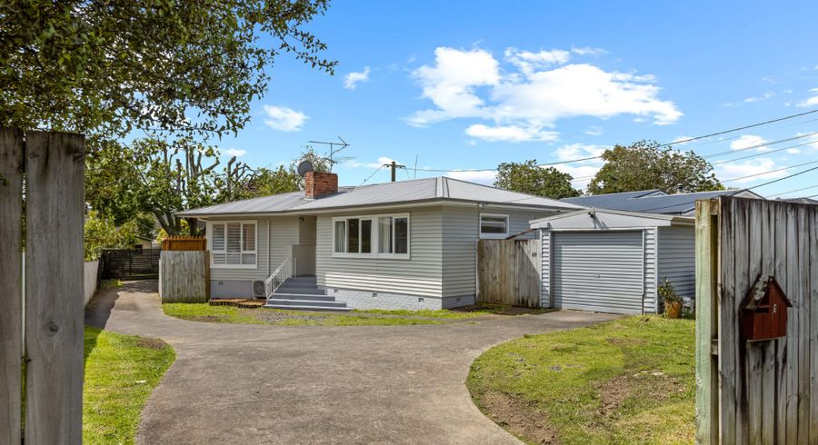  at 1/222 Beach Haven Road, Beach Haven, Auckland