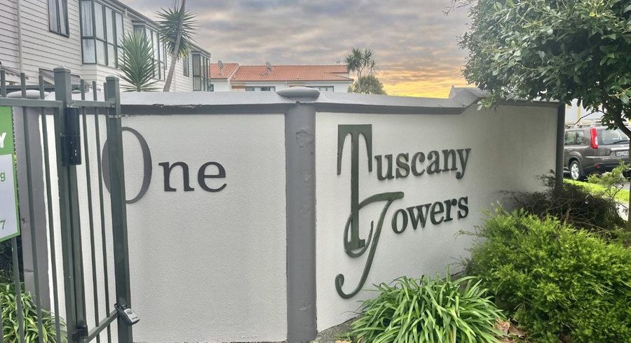  at 14/1 Ambrico Place, New Lynn, Auckland