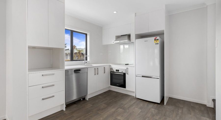  at 2/9 Marlene Avenue, Te Atatu South, Waitakere City, Auckland