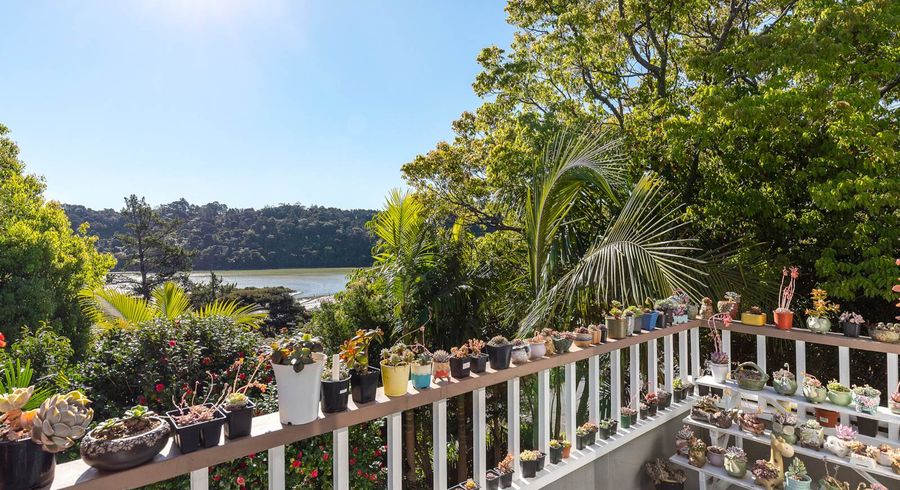  at 6 Standish Place, Bayview, Auckland