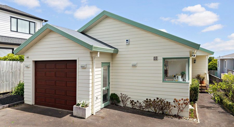  at 9a Bradbury Road, Botany Downs, Manukau City, Auckland