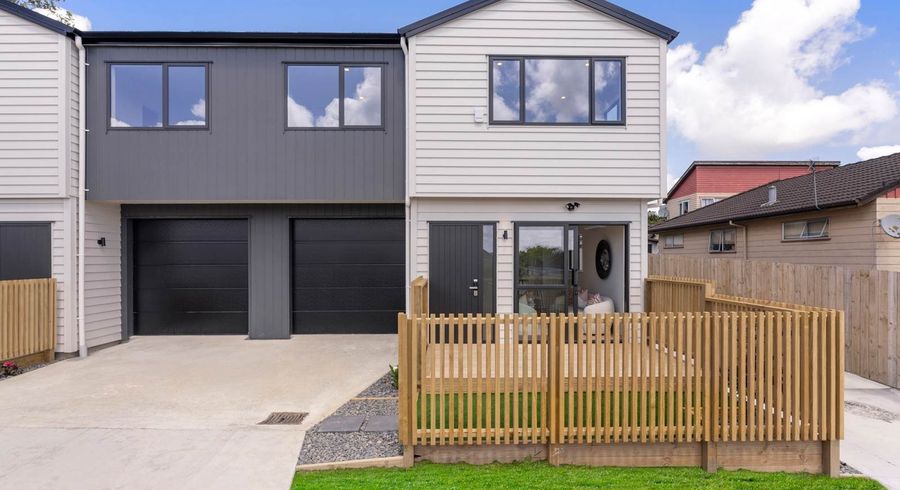  at 8B Devonshire Road, Unsworth Heights, North Shore City, Auckland