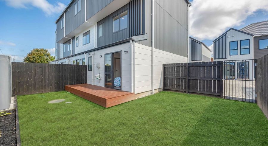  at 2/25 Taikata Road, Te Atatu Peninsula, Waitakere City, Auckland