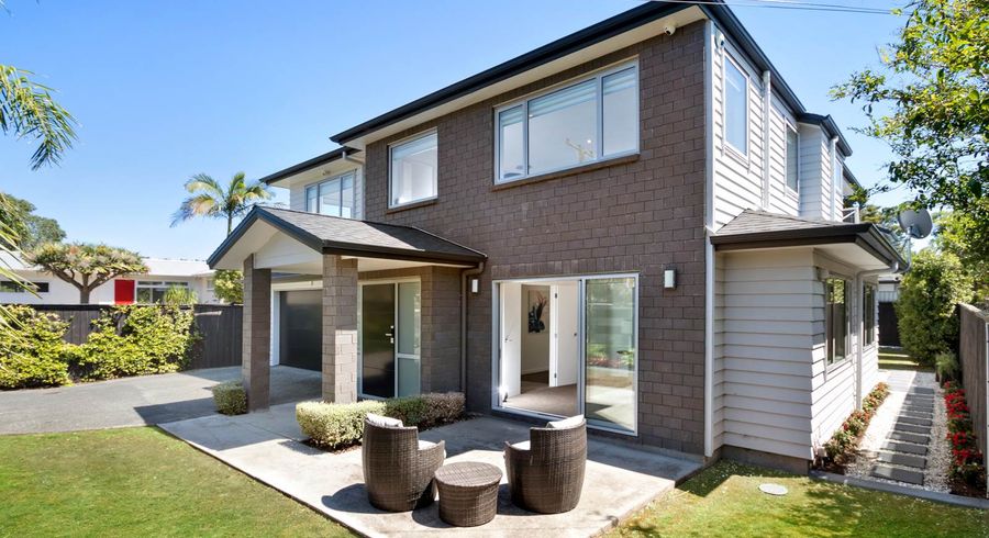  at 5 Vardon Road, Green Bay, Auckland