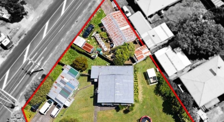  at 2 Rathgar Road, Henderson, Auckland