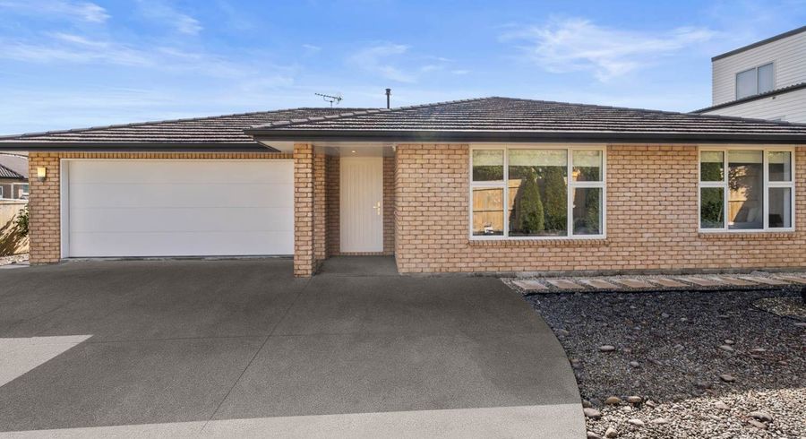  at 6 Mulroy place, Pinehill, North Shore City, Auckland