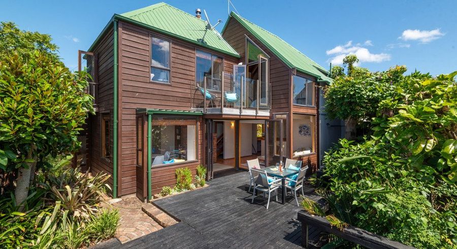  at 3 Mizpah Road, Waiake, Auckland