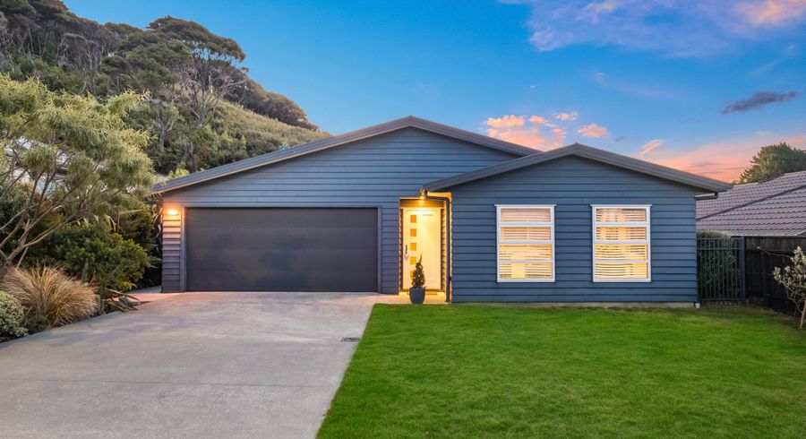  at 6 Spritsail Place, Whitby, Porirua