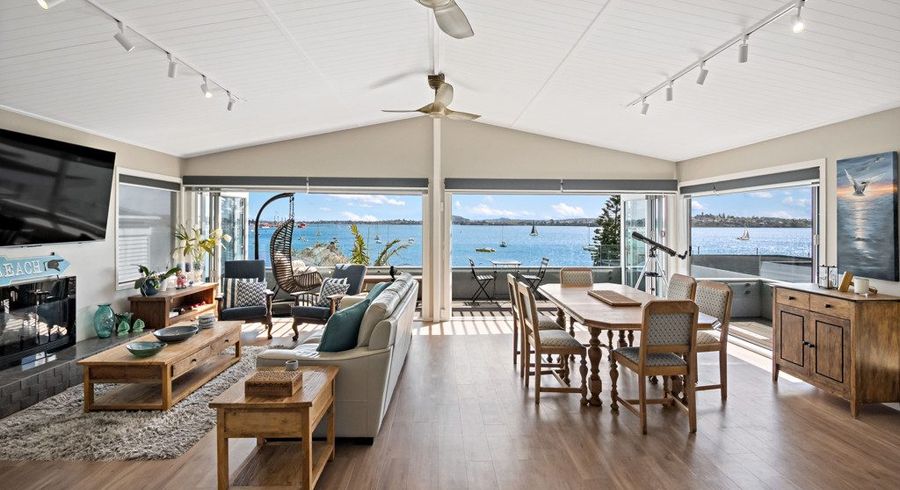  at 2/62 The Parade, Bucklands Beach, Manukau City, Auckland