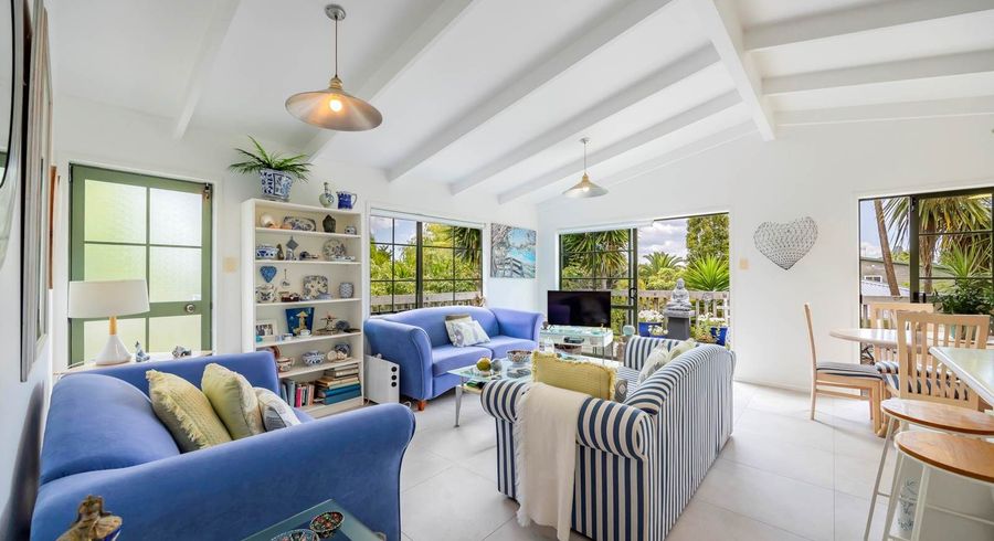  at 2/92 Coronation Road, Hillcrest, North Shore City, Auckland