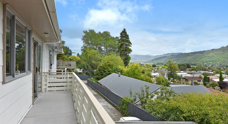  at 2/22 Hillside Drive, Maoribank, Upper Hutt