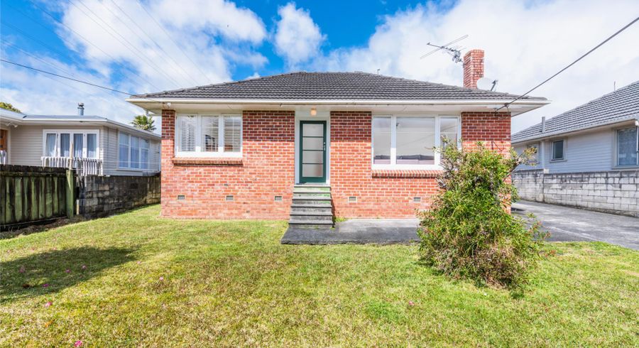  at 9 PATON AVE, Te Atatu South, Auckland