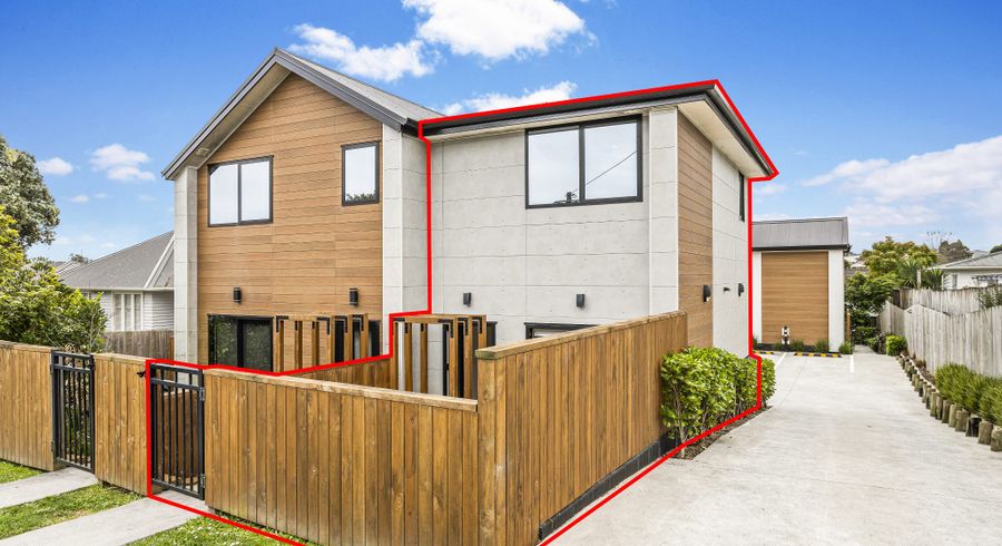  at 2/80 Awaroa Road, Sunnyvale, Waitakere City, Auckland