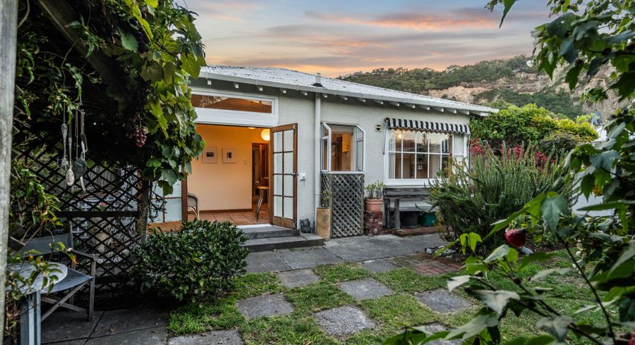  at 1 Dryden Street, Sumner, Christchurch City, Canterbury