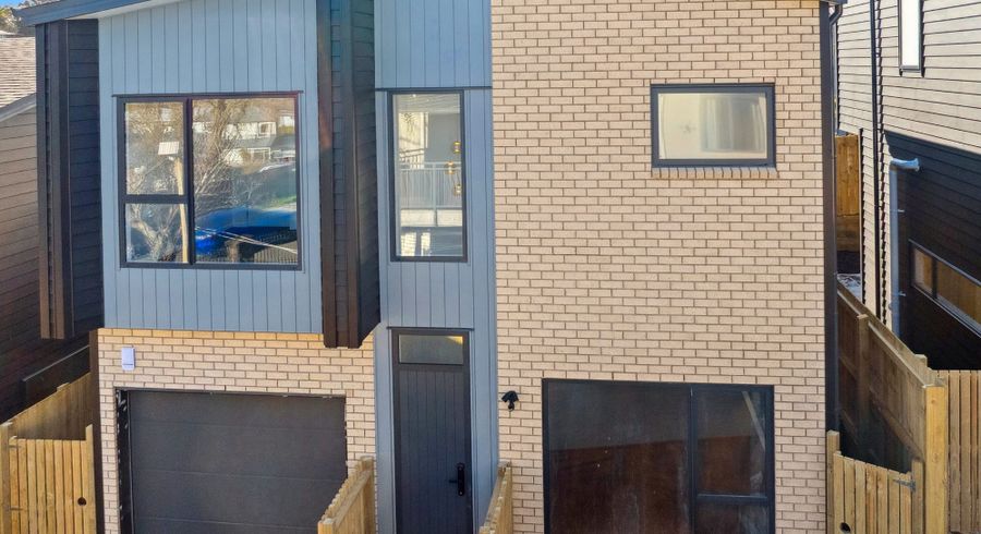  at 2/23 Melton Road, Mount Wellington, Auckland City, Auckland