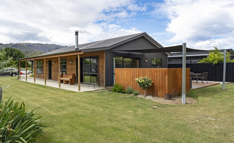  at 32 Perriam Place, Mount Pisa