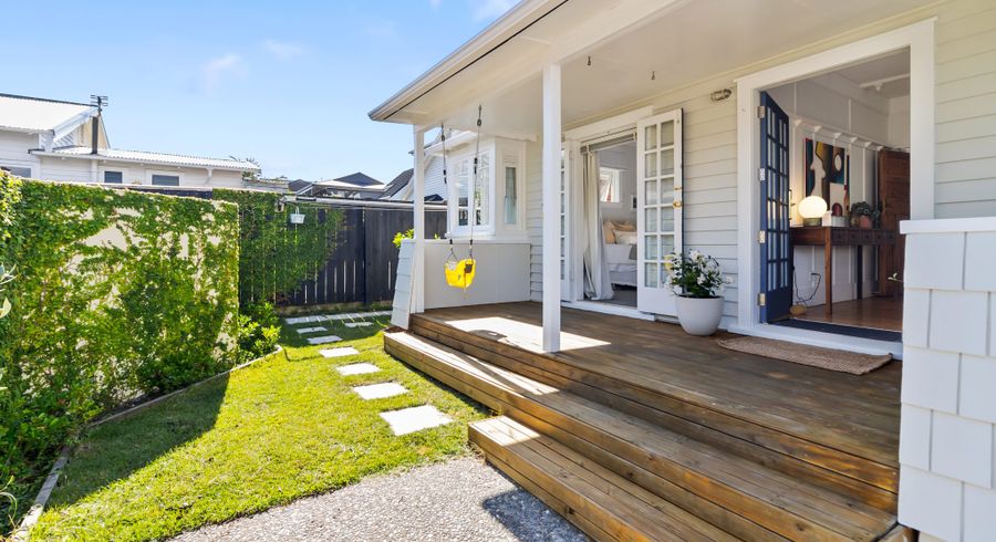  at 18B Raymond Street, Point Chevalier, Auckland