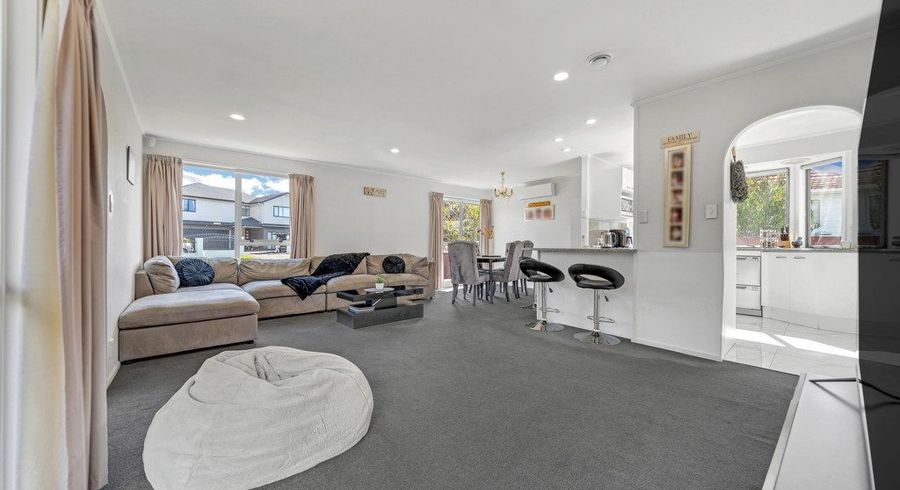  at 17 Lisa Rise, Half Moon Bay, Auckland