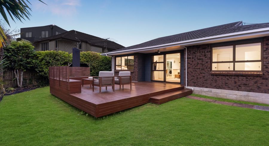  at 2/508 East Coast Road, Mairangi Bay, North Shore City, Auckland