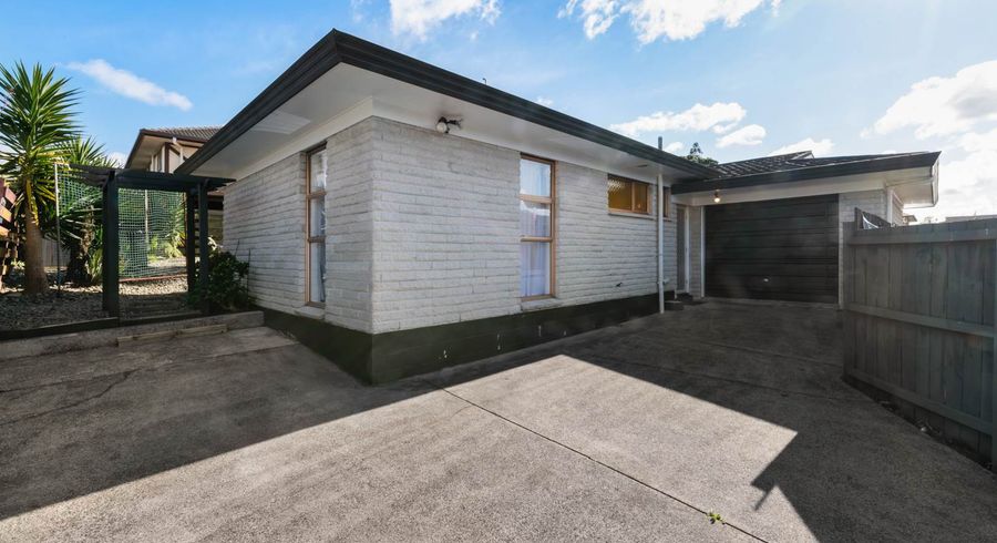  at 2/32 Gills Avenue, Papakura, Auckland