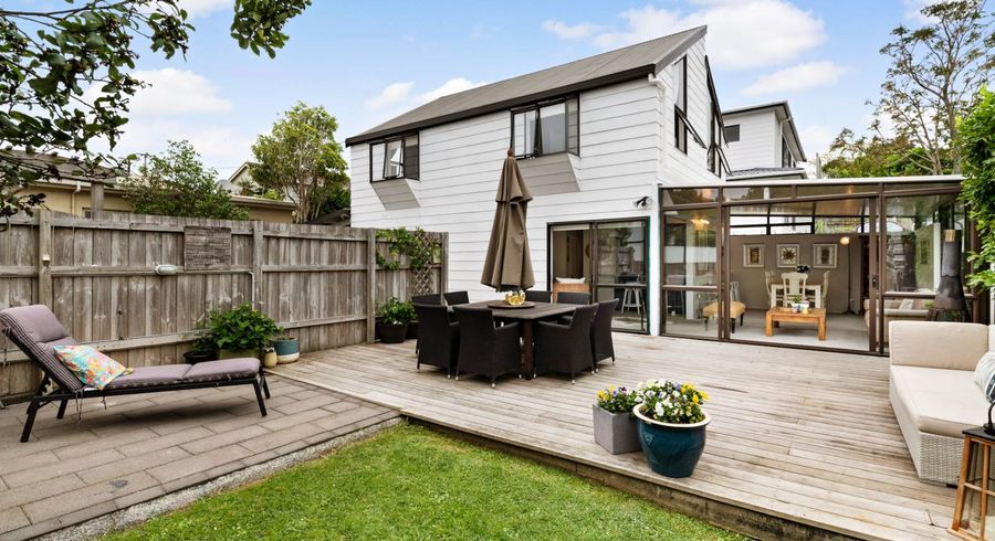  at 2/934 East Coast Road, Northcross, Auckland
