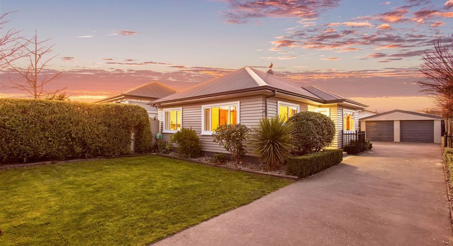  at 17 Gamblins Road, Saint Martins, Christchurch