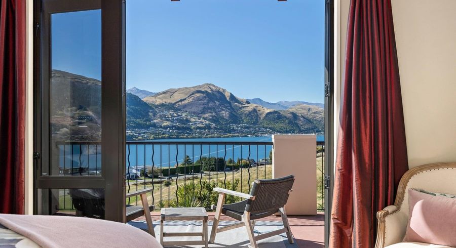  at 17 Milward Place, Kelvin Heights, Queenstown