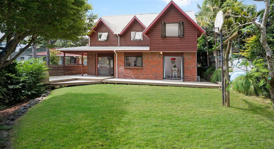  at 4 Orewa Street, Torbay, Auckland