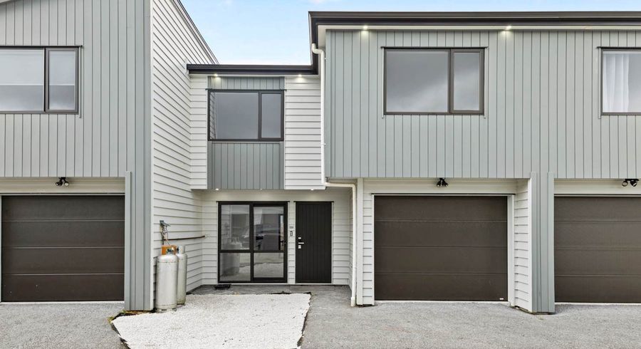  at 8E Kent Road, Manurewa, Auckland