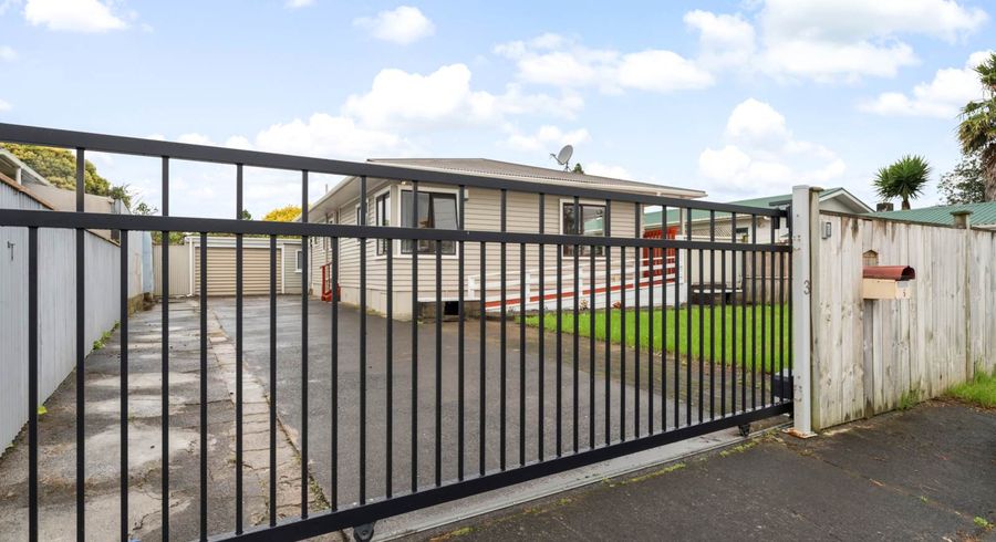  at 3 Mawney Road, Henderson, Auckland
