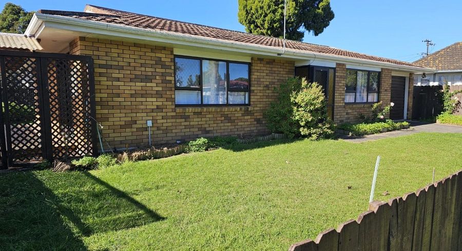  at 1 Pinedale Place, Henderson, Waitakere City, Auckland