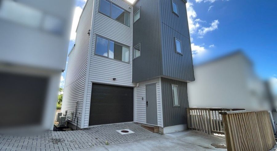  at 4/11 Celeste Place, Totara Vale, North Shore City, Auckland