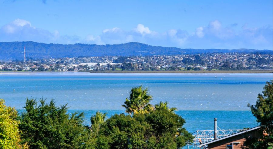  at 79 Hadfield Street, Beach Haven, Auckland