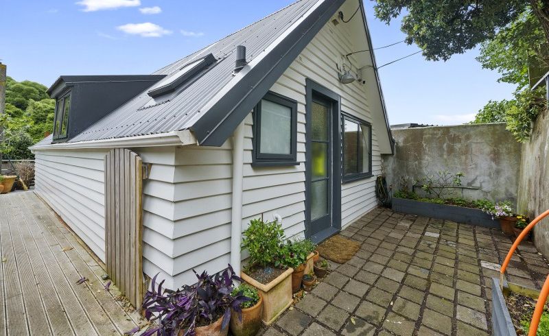  at 20 Kellsmere Crescent, Island Bay, Wellington