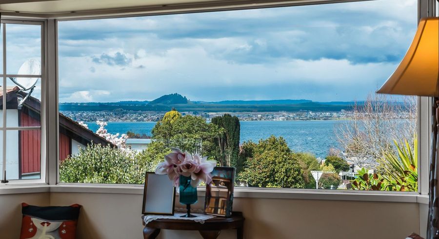  at 2/8 Kinder Street, Acacia Bay, Taupo, Waikato