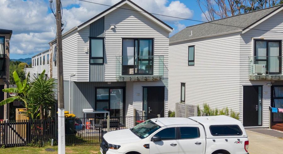  at 2/4 Bittern Place, Henderson, Waitakere City, Auckland