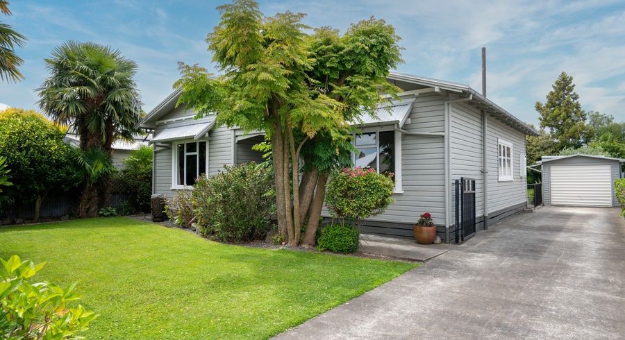  at 709 Avenue Road West, Saint Leonards, Hastings