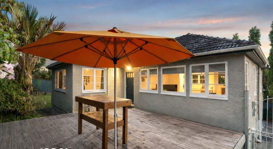  at 2/30 Lyttelton Avenue, Forrest Hill, North Shore City, Auckland