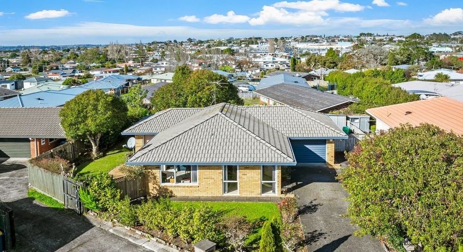  at 32 Heversham Place, Glendene, Waitakere City, Auckland