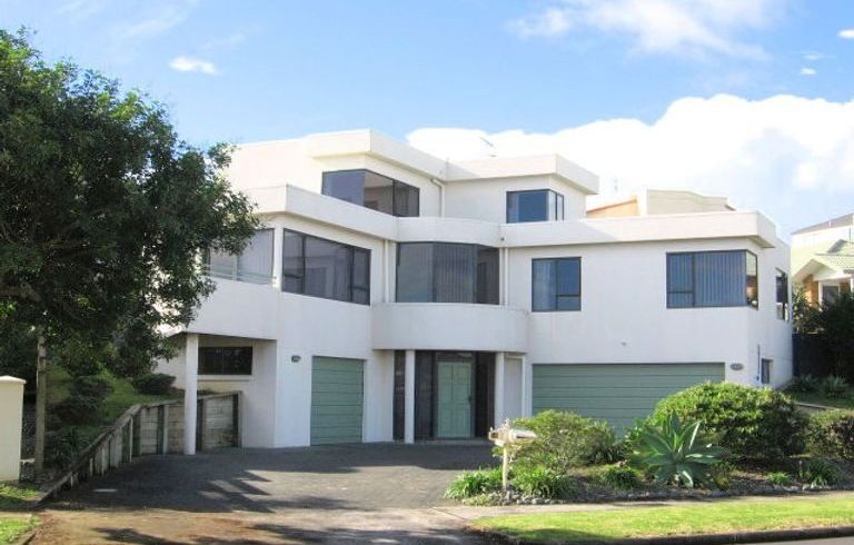  at 18 Lobelia Rise, Goodwood Heights, Manukau City, Auckland